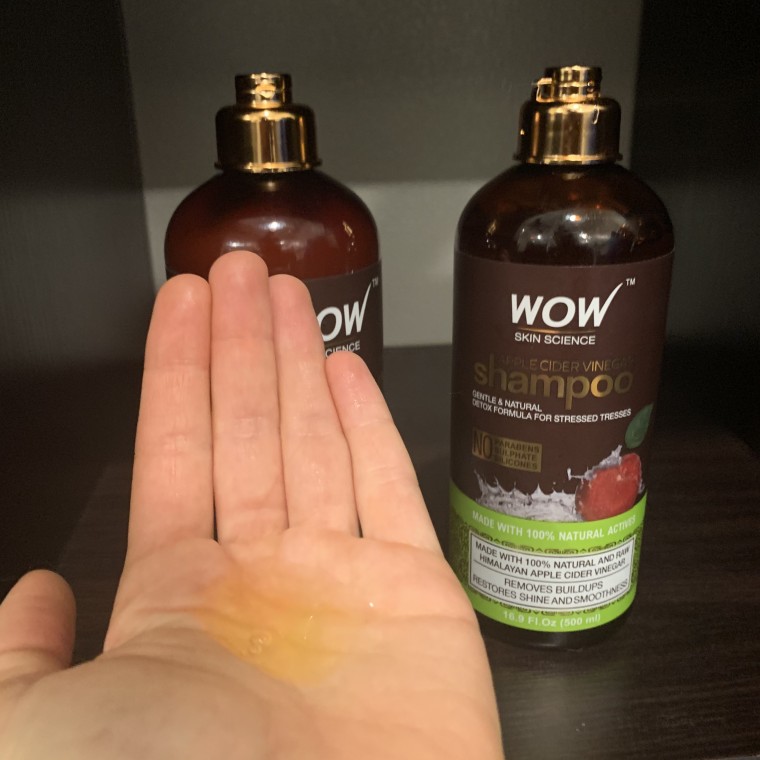 what the WOW Apple Cider Vinegar Shampoo looks like out of the bottle