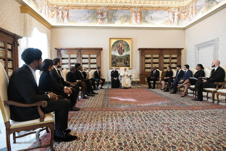 Image: Pope Francis meets NBA delegation at Vatican