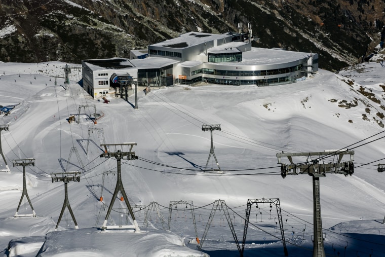 Image: Austrian Ski Resorts To Re-Open Before Christmas