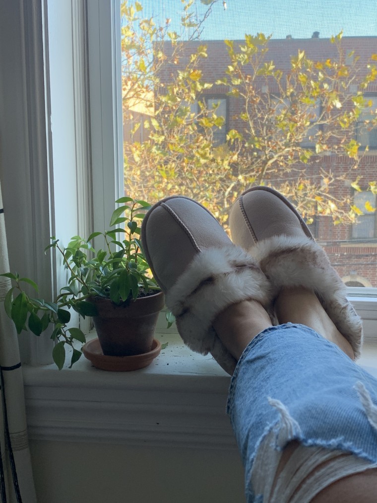 Best Fuzzy Slippers From Jessica Simpson Brand: 75% Cheaper Than UGGs –  Hollywood Life