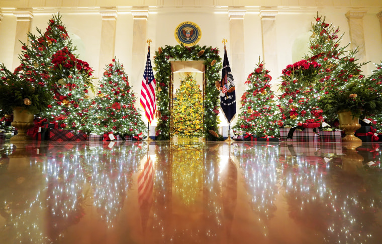Image: Holiday decorations at the White House in Washington