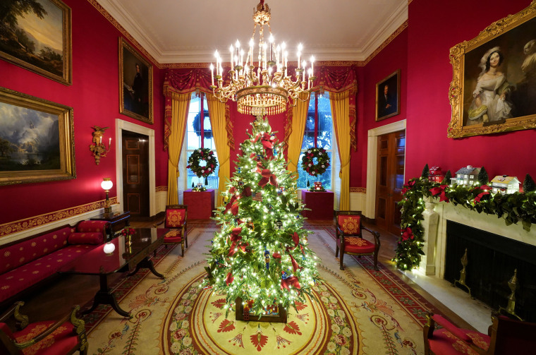 Image: Holiday decorations at the White House in Washington