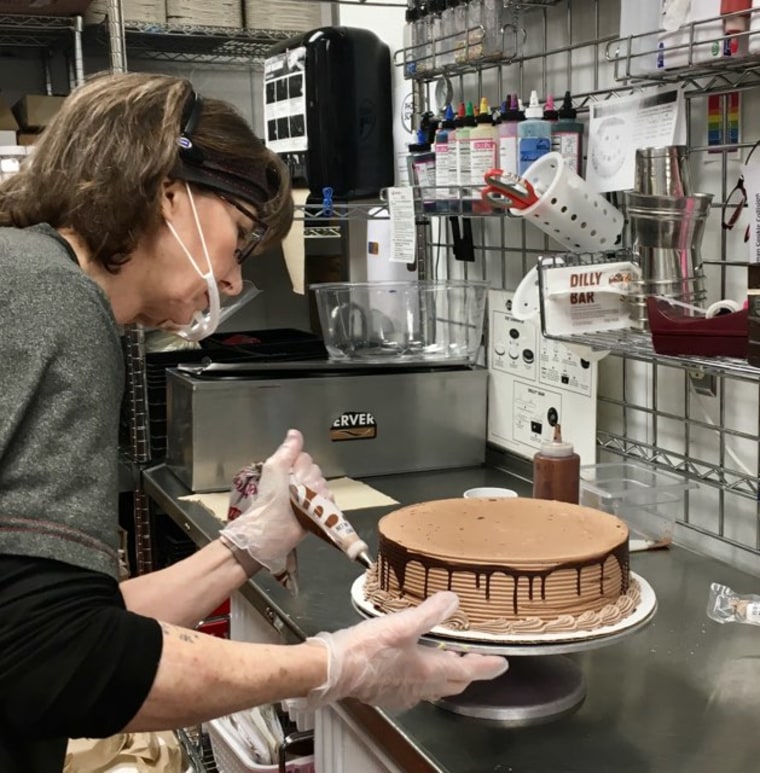 DQ CHAIN OF KINDNESS cake