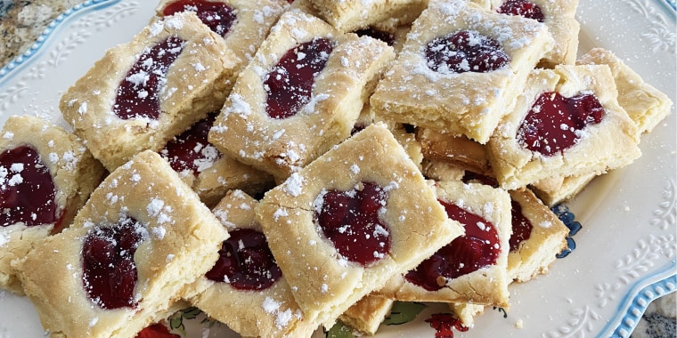 Gram Gram Lola's cherry pie bars were famous in Redditor Sierra's family.