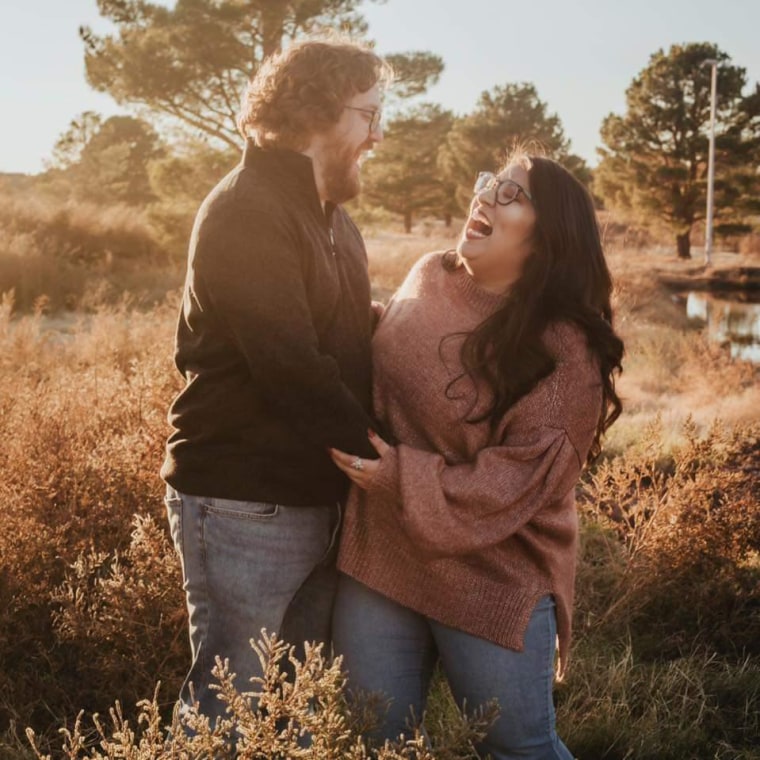 Image: Jamie Bassett proposes to Stephanie Lynn Smith in a field in Lubbock, Texas