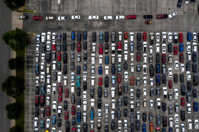 Image: Cars at the San Antonio Food Bank