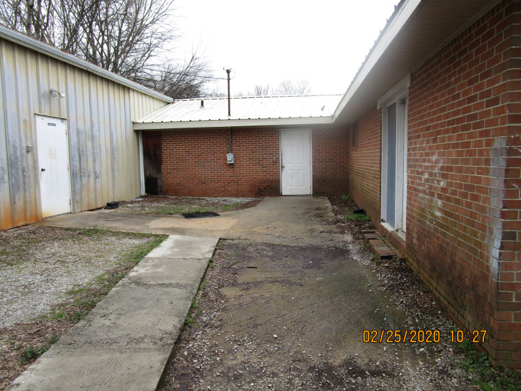 A walkway to enter the school at the Courtland facility.