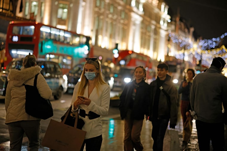 Image: Regents Street Christmas shoppers