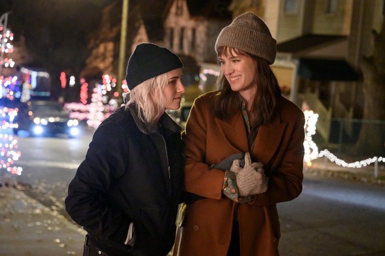 Abby (Kristen Stewart) and Harper (Mackenzie Davis) star in Hulu's "Happiest Season."