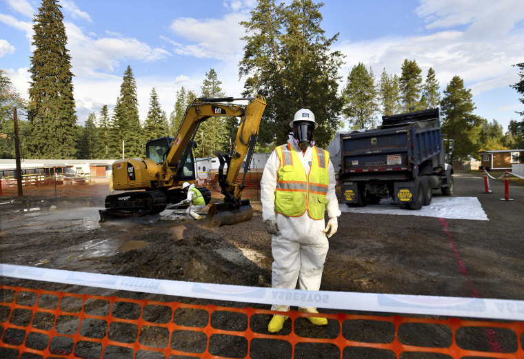 Environmental cleanup specialists work at one of the last remaining residential asbestos cleanup sites in Libby in September 2018.
