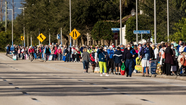 Image: Vaccination line in Florida