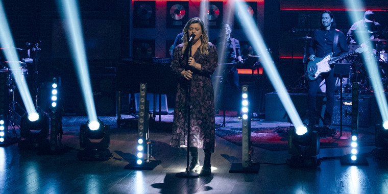 Kelly Clarkson wows with cover of Selena Gomez's 'Rare'