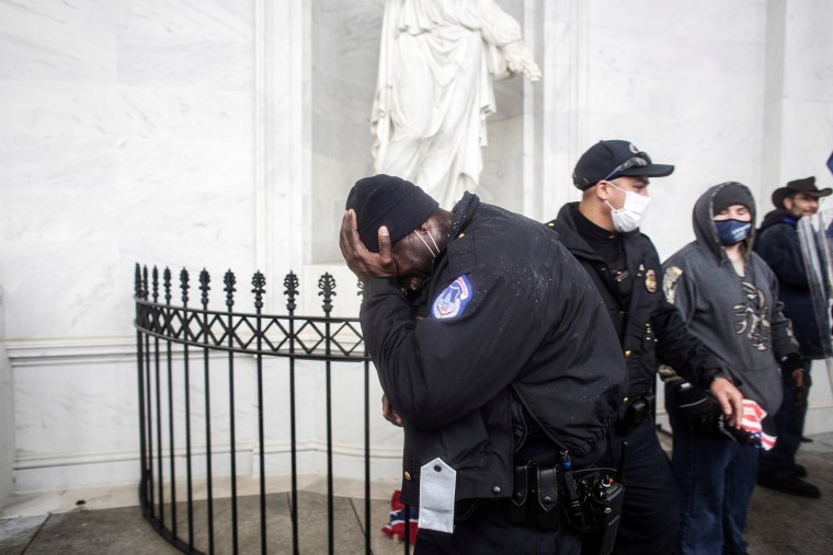 Image: Trump supporters breach the U.S. Capitol