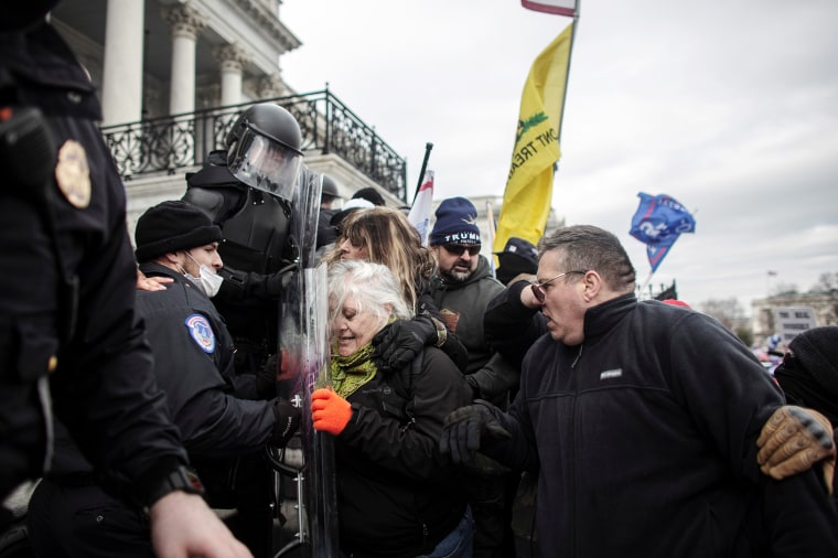 Image: Trump supporters breach the U.S. Capitol