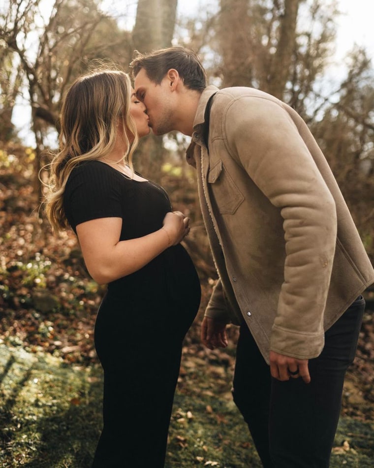 Shawn Johnson announces pregnancy