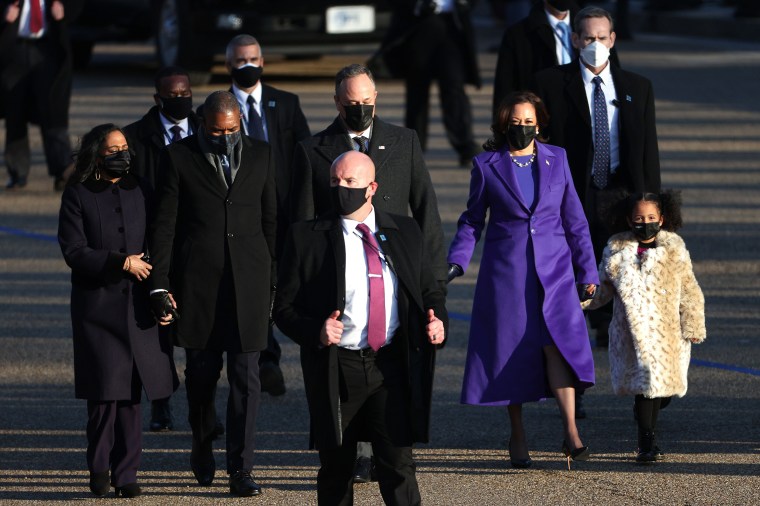 Kamala Harris holds hands with great-niece at inaugural parade