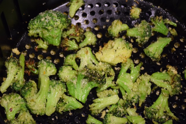 The air that circulates in the air fryer helps dry out frozen broccoli, helping you achieve the crispy florets you crave.