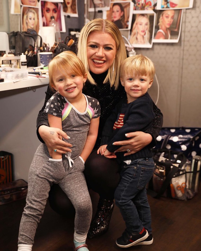Kelly Clarkson embraces her children backstage at "The Voice" in November 2018.