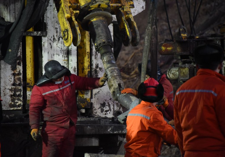 Image: Rescuers drive a casing pipe down to establish a connection channel with the trapped miners.