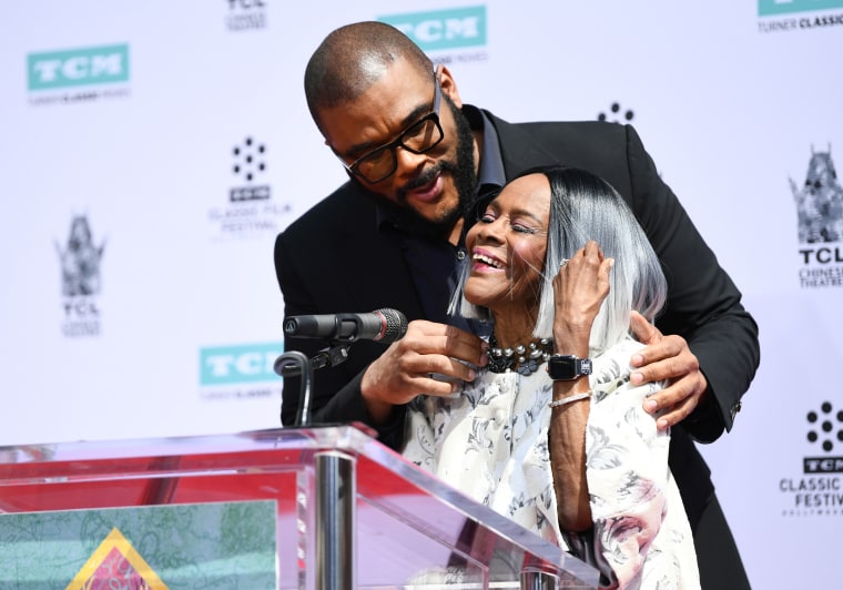 2018 TCM Classic Film Festival - Hand and Footprint Ceremony: Cicely Tyson