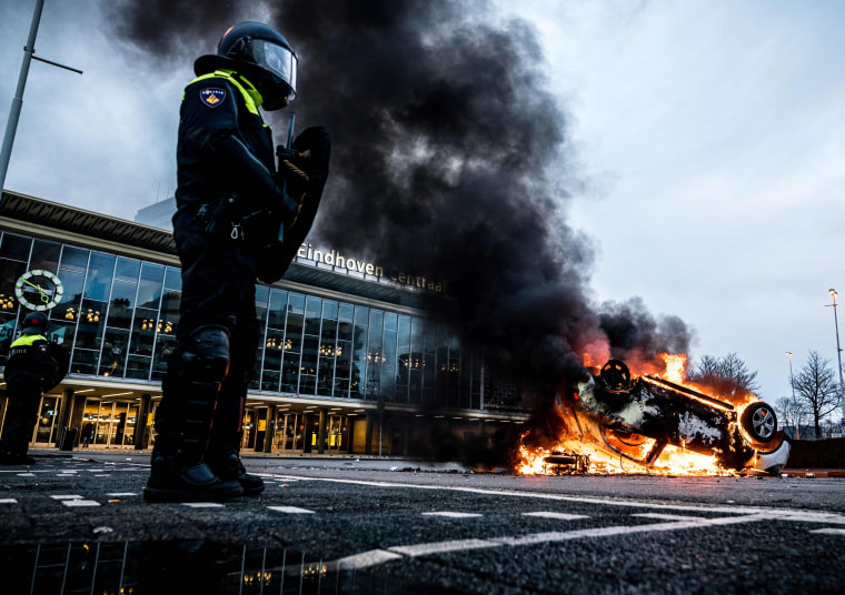 Image: TOPSHOT-NETHERLANDS-HEALTH-VIRUS-UNREST