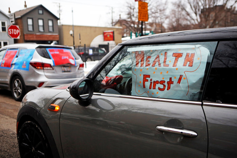 Image: Supporters of the Chicago Teachers Union participate in a car caravan