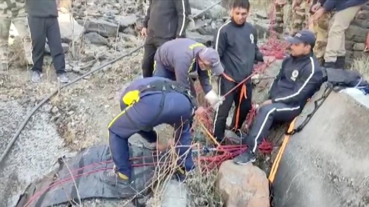 Image: Rescue personnel adjust ropes during rescue operation after a glacier burst, Feb. 7, 2021, in Chamoli, Uttarakhand, India.