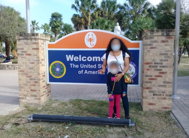 Image: Woman and daughter arrive in United States from Nicaragua