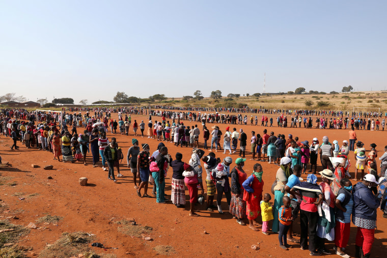 Image: People stand in a queue to receive food aid amid the spread of Covid-19 at the Itireleng informal settlement, near Laudium suburb in Pretoria, South Africa