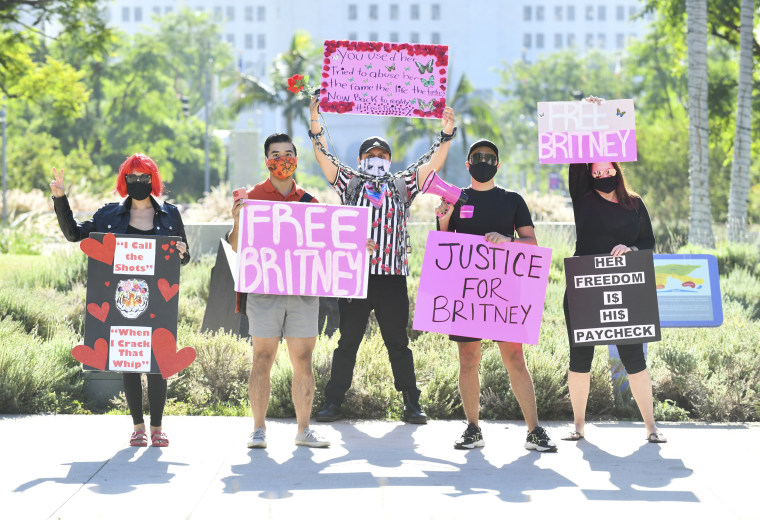 Image: Protesters at the #FreeBritney protest outside of the courthouse in Los Angeles, on Oct. 14, 2020