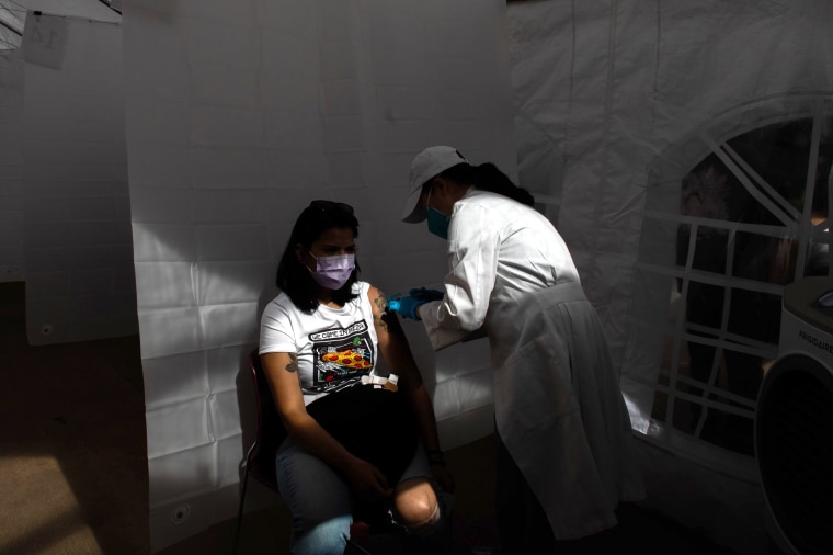 Image: Nurse administers Covid vaccine shot in Los Angeles
