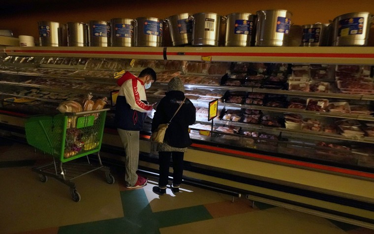 Image: A grocery store during a power outage in Dallas