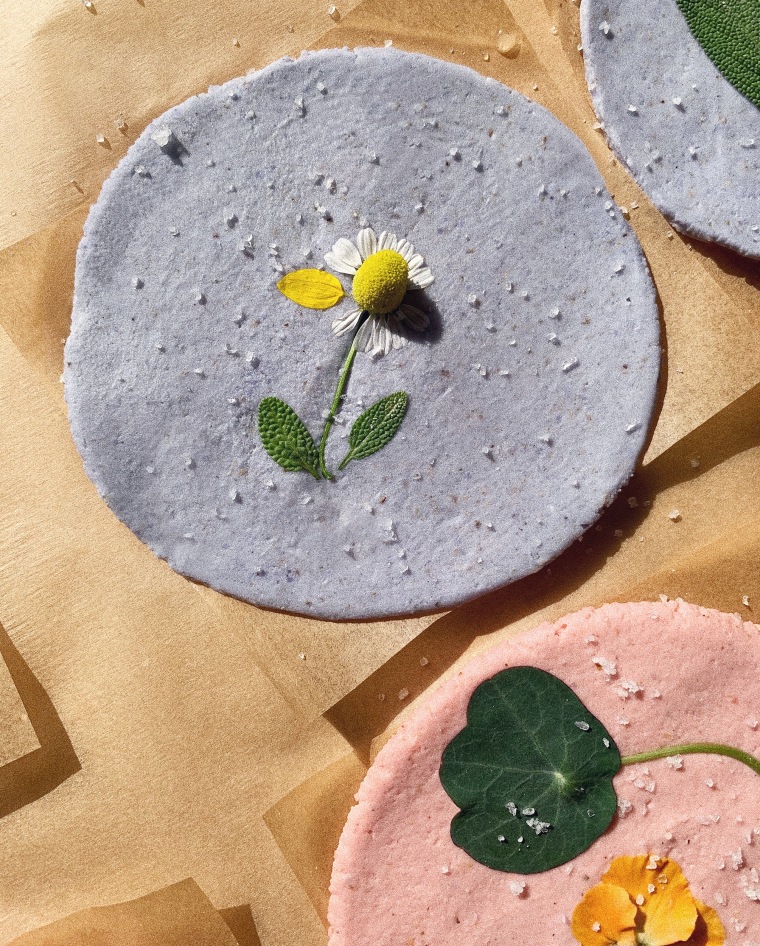 This young woman pays homage to her Indigenous roots with beautiful flower-pressed tortillas