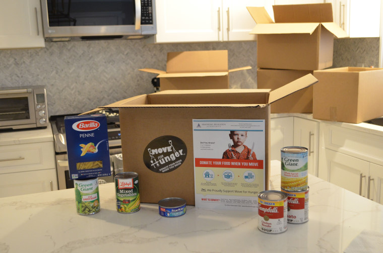 Move for Hunger provides boxes and information to people moving out of their homes so that food ends up at local food banks. 