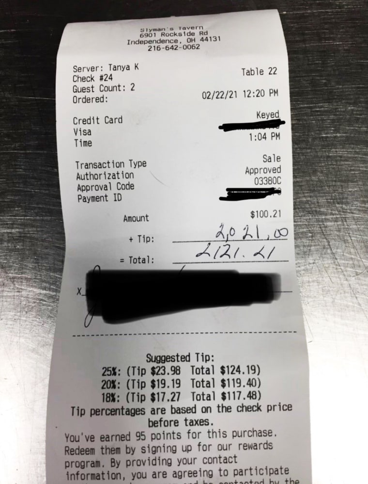 Women who bonded with server over being widowed leave $2,021 tip