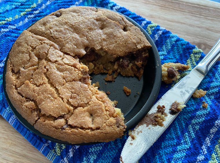All you need is 10 minutes and an air fryer to make a delicious giant cookie.