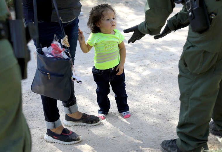 Image: Border Patrol Agents Detain Migrants Near US-Mexico Border