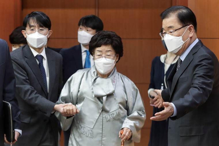 Image: Lee Yong-soo, a South Korean woman who was sexually enslaved by Japan's World War II military, is escorted by South Korean Foreign Minister Chung Eui-yong to hold a meeting to call for referral of the issues regarding sexual slavery victims to the