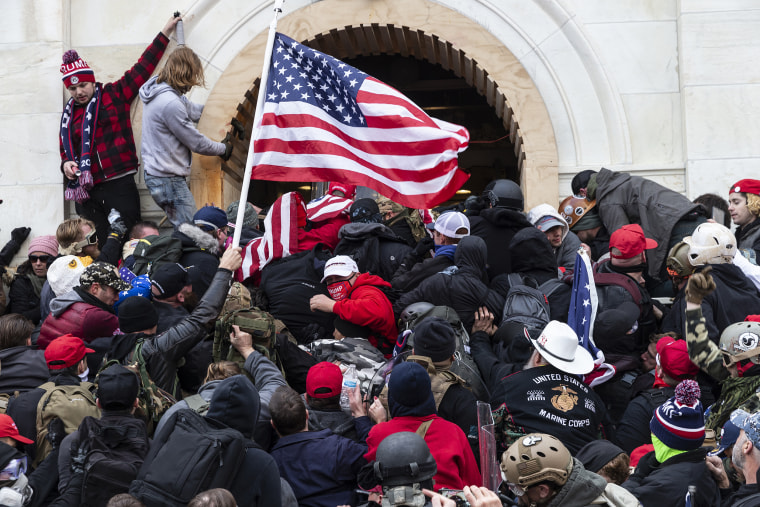 Image: Rioters clash with police trying to enter Capitol building