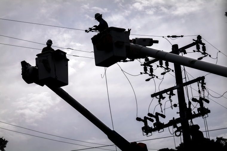 Image: PG&E Crews Install Line Technology To Reduce Impact Of Public Safety Power Shutoffs