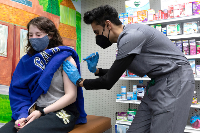 Image: Julia Gadsby, who has lupus, receives the Pfizer-BioNTech vaccine