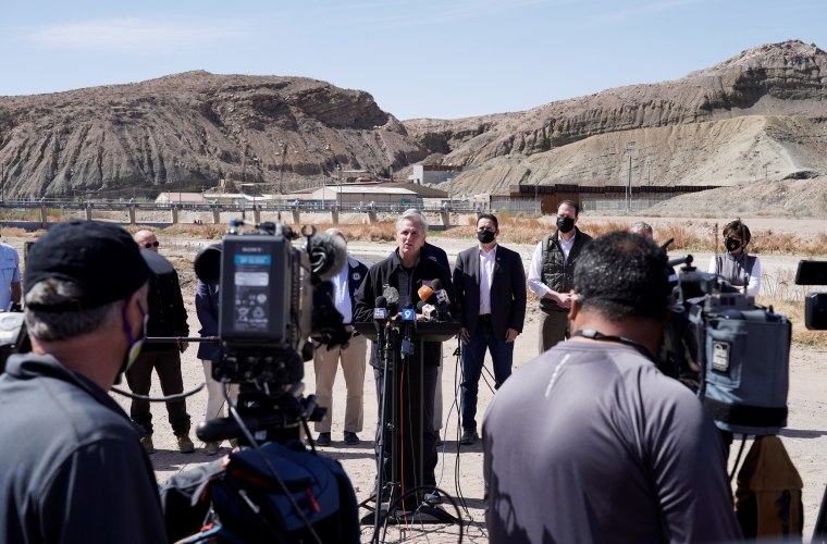Image: House Minority Leader Kevin McCarthy speaks to press during a tour for a delegation of Republican lawmakers of the US-Mexico border, in El Paso
