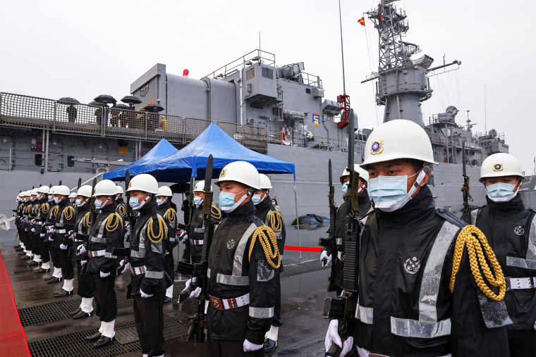 Image: Taiwan Navy personnel guard the Lan Yang (FFG-935) frigate in Keelung, Taiwan.