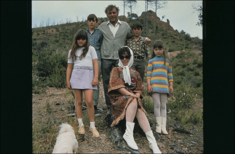 Elizabeth Taylor And Richard Burton With Children In 1967