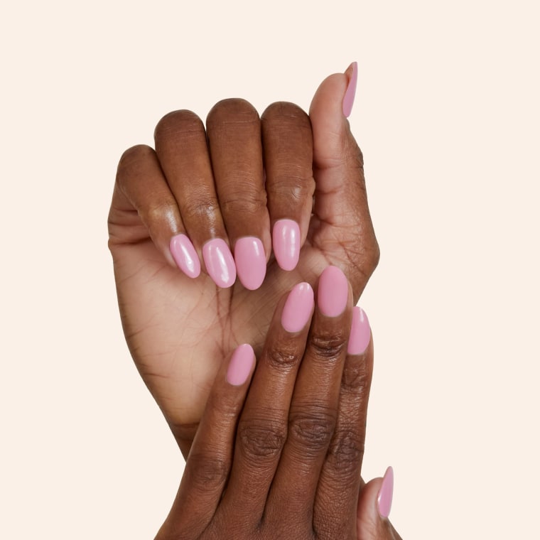 ManiMe offers solid color manicures as well as complex nail art designs that people can easily apply at home. 