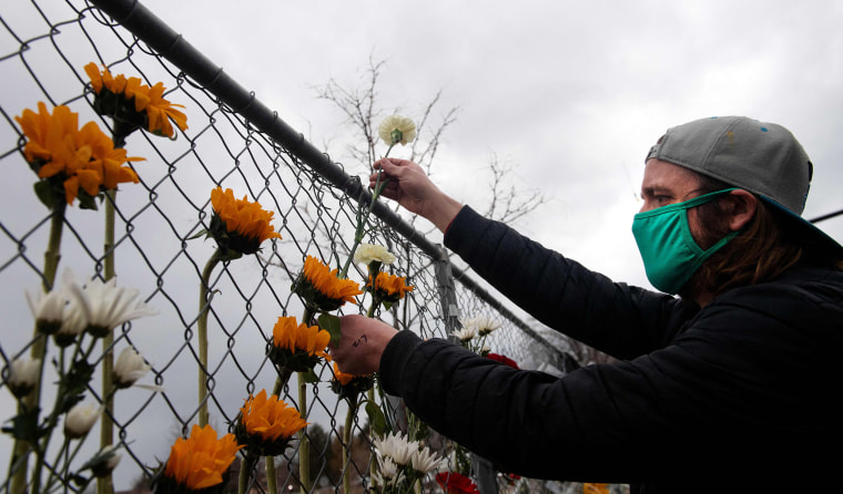 Image: A makeshift memorial in Boulder, Colo.
