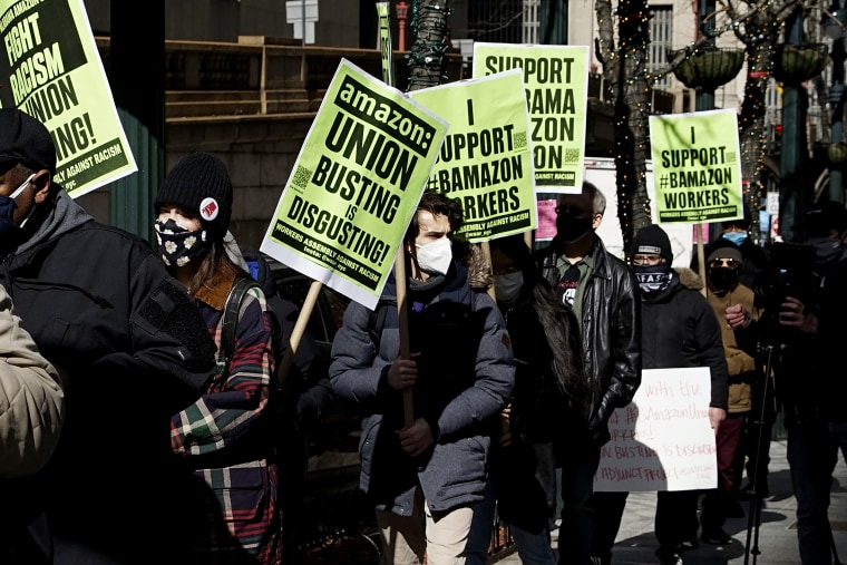 Image: People in New York protest in support of Amazon workers in Alabama