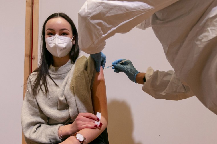 Image: A young woman is vaccinated with the Pfizer-BioNTech vaccine at SZentrum on March 11, 2021 in Schwaz, Austria.