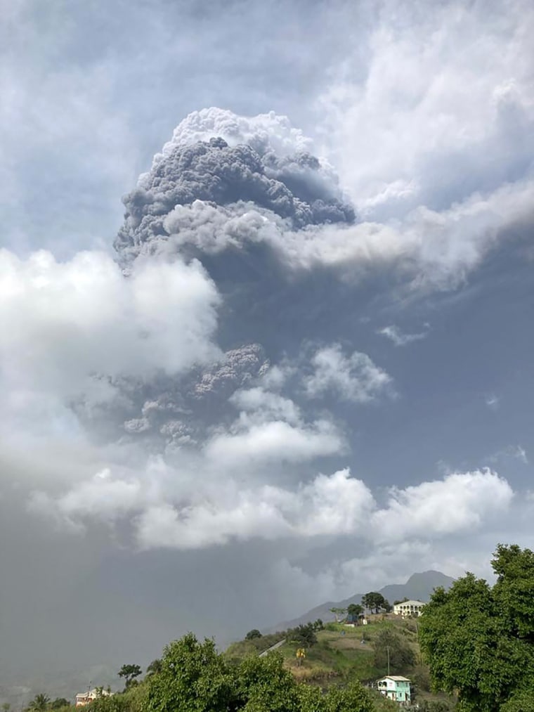 Image: STVINCENT-VOLCANO-EVACUATION