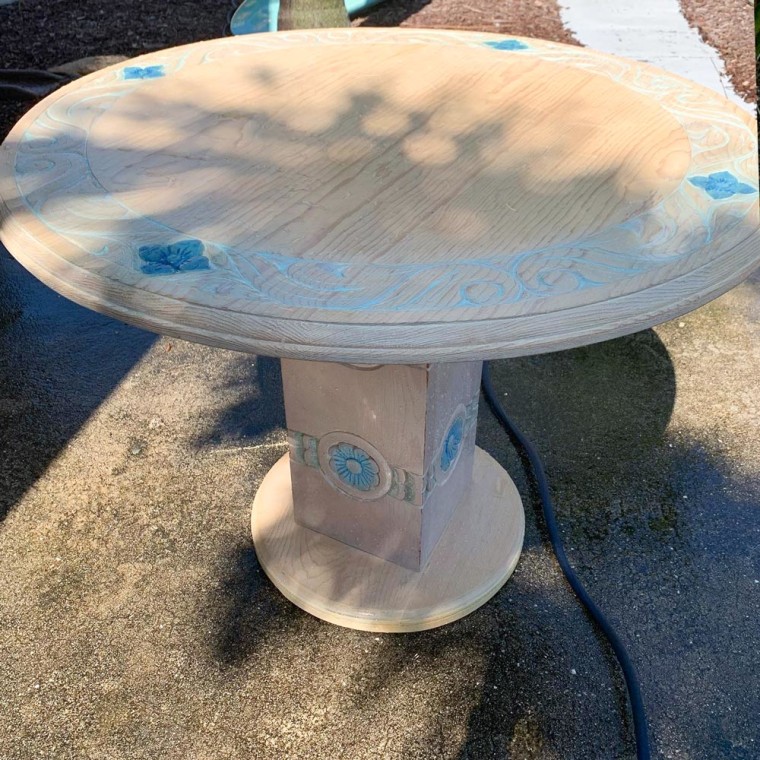 Terri Peter's dining room round table outside